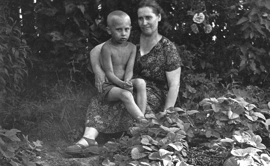 Putin was born on 7 October 1952 in Leningrad, Soviet Union (now Saint Petersburg, Russia), the youngest of three children of Vladimir Spiridonovich Putin (1911–1999) and Maria Ivanovna Putina (née Shelomova; 1911–1998).